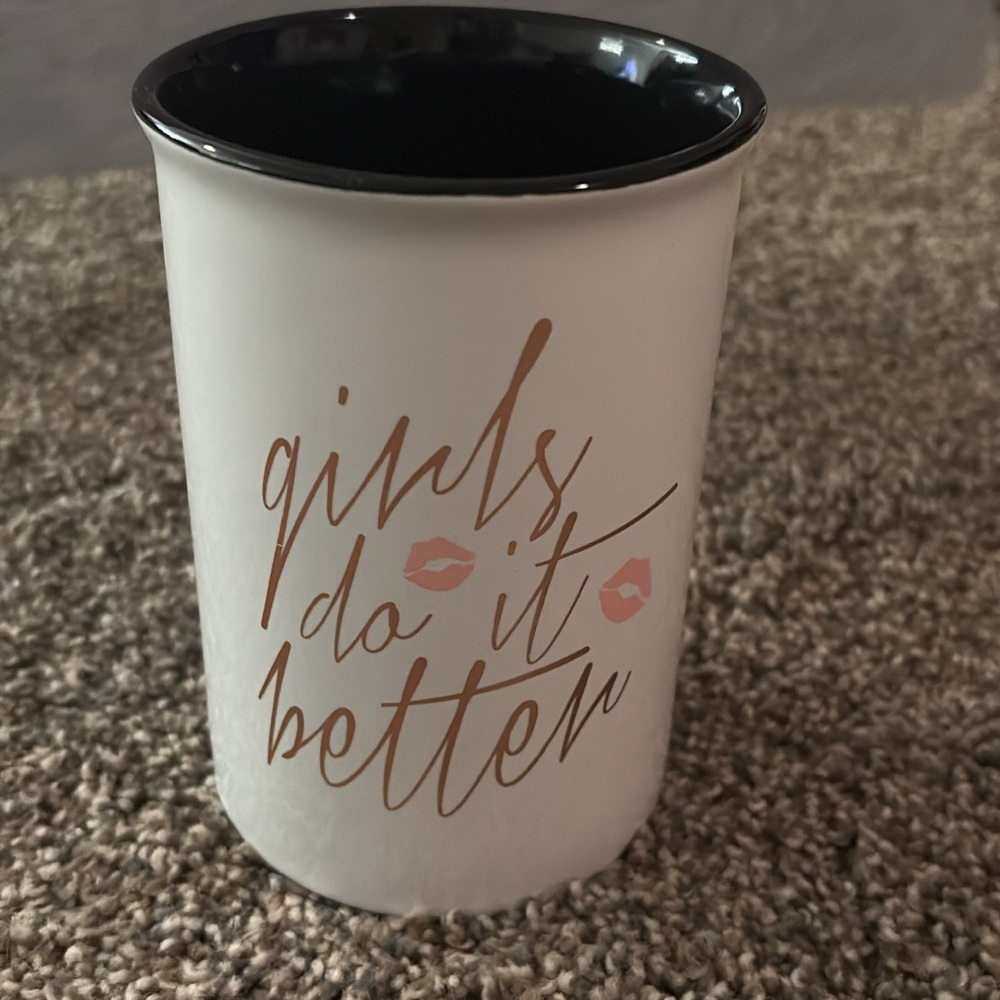 Brand new White and Gold Ceramic Mug